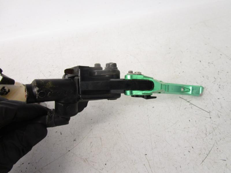 01 Kawasaki ZX 7R Ninja Front Brake Master Cylinder 43015-1577